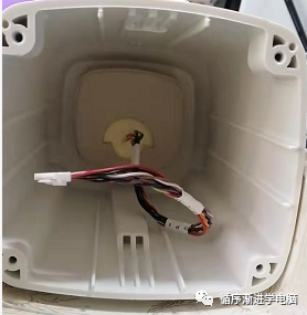 拆开摄像头后盖