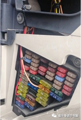 保险丝盒内接线